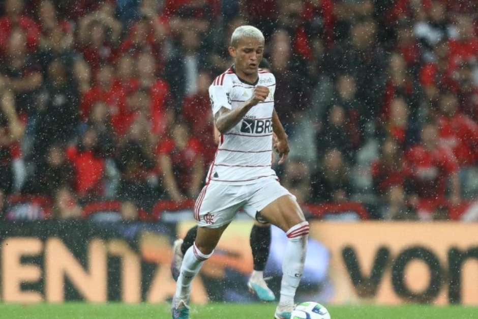 Wesley leva o terceiro amarelo e desfalca o Flamengo no jogo da volta  contra o Grêmio, Flamengo