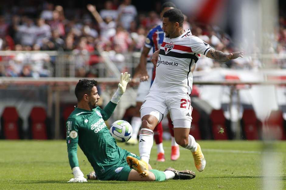 São Paulo bate Bahia pelo Brasileiro e zera chance de jogar Série B em 2024  > No Ataque