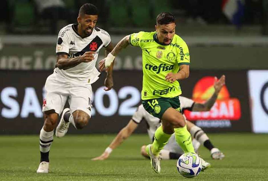 Contra tudo, posta auxiliar do Vasco após gol mal anulado contra