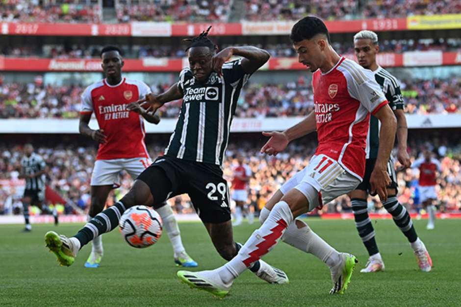 ARSENAL ATROPELA COM GOLAÇO DE GABRIEL JESUS! ARSENAL 4 X 0 PSV, CHAM