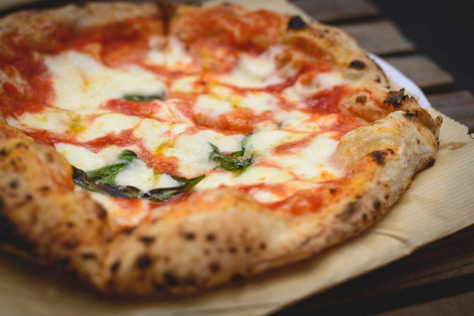 Forno rotativo para assar pizza napolitana recebe aval na Itália
