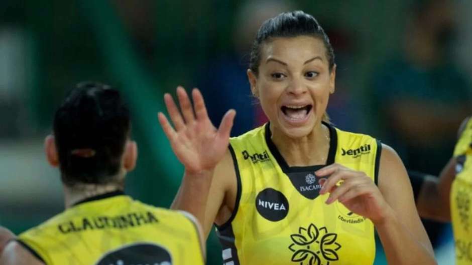 Quem foi Walewska Oliveira, campeã olímpica do vôlei que morreu aos 43