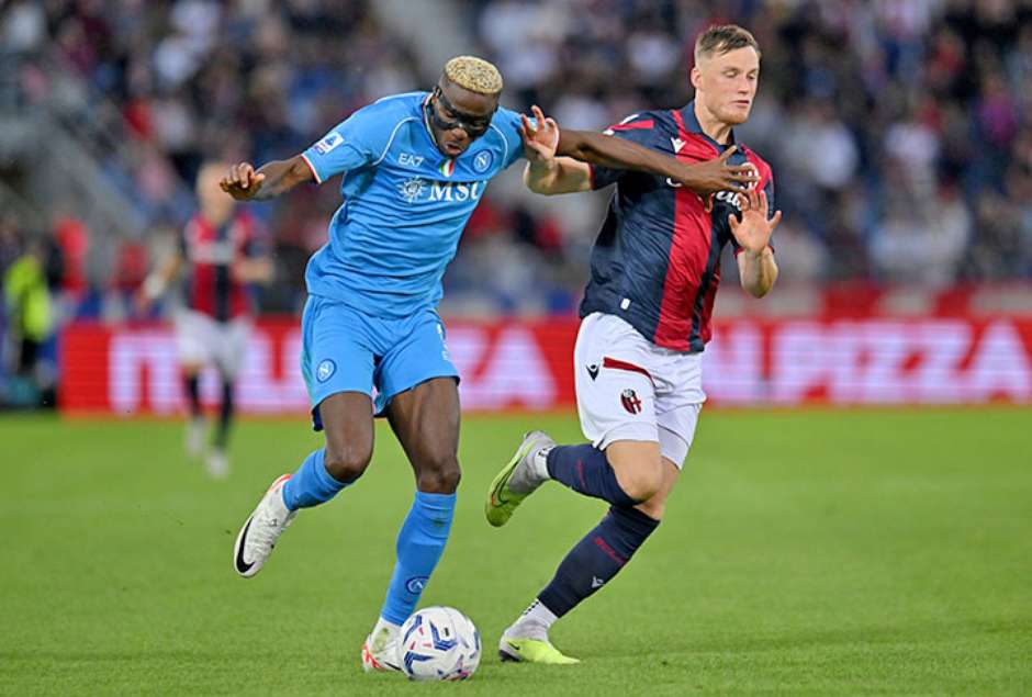 Napoli e Bologna empatam em jogo equilibrado pelo Campeonato