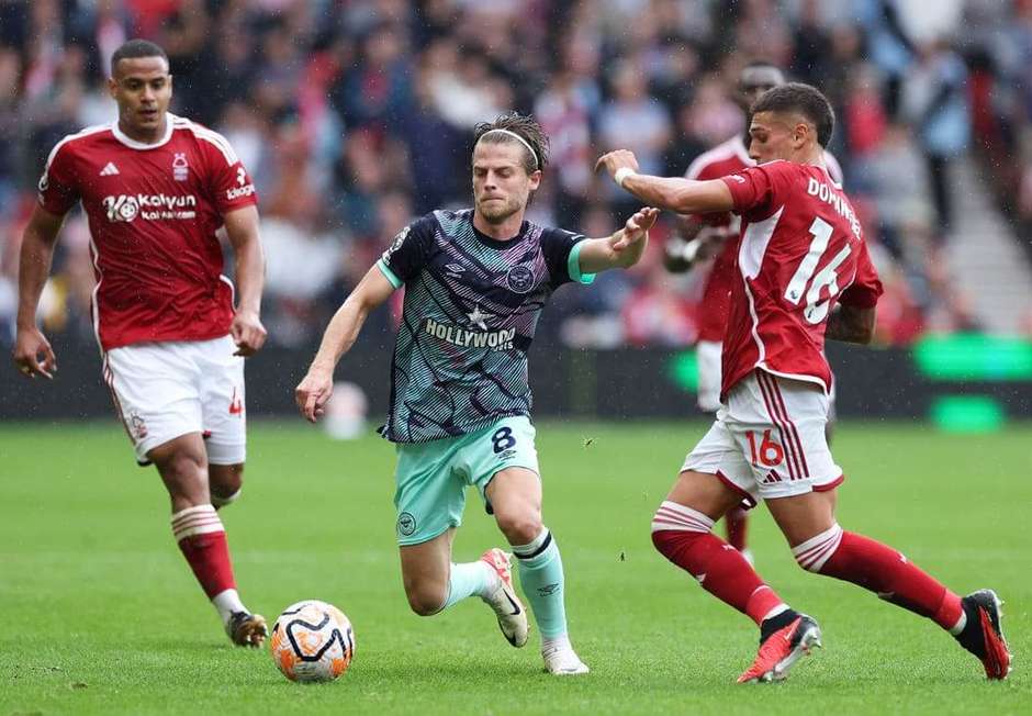 Com estreia de ex-Corinthians e um a menos, Nottingham Forest arranca empate  do Brentford no Inglês