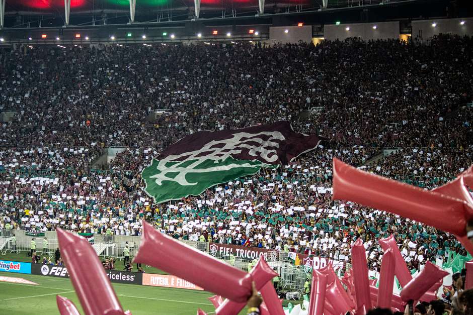 Mosaico e fogos: torcida do Olimpia prepara festa para jogo contra