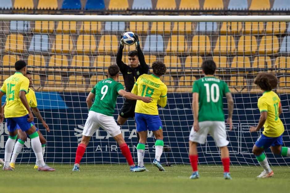 Brasil sofre, mas vence Estados Unidos na estreia do futebol no Pan 2023