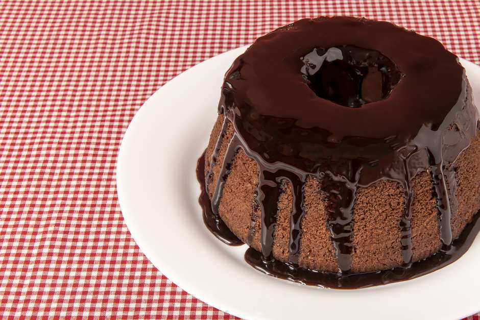 Bolo na airfryer: veja como preparar bolo de chocolate