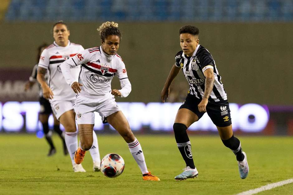 Bia Menezes pede Santos focado para garantir vaga na semifinal do
