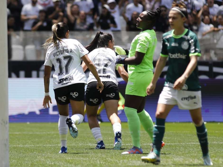 Futebol feminino: Corinthians brilha, goleia o Palmeiras e está na final do  Paulista