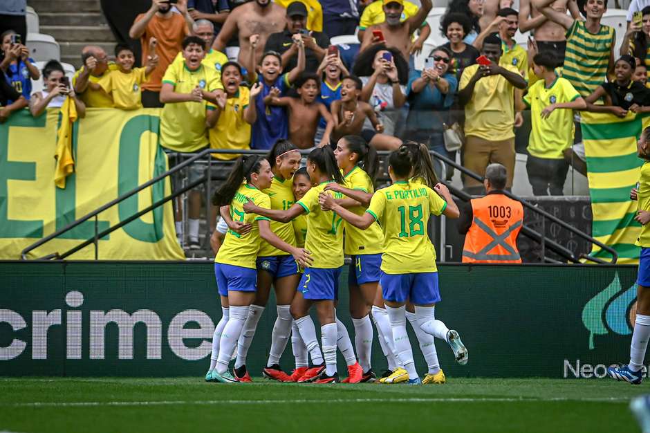 Com virada emocionante no último minuto, Brasil é Campeão Mundial