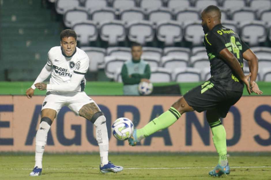 Botafogo cede empate ao Coritiba no final do jogo e fica três pontos atrás  do Palmeiras - Notícias sobre esportes - Giro Marília Notícias