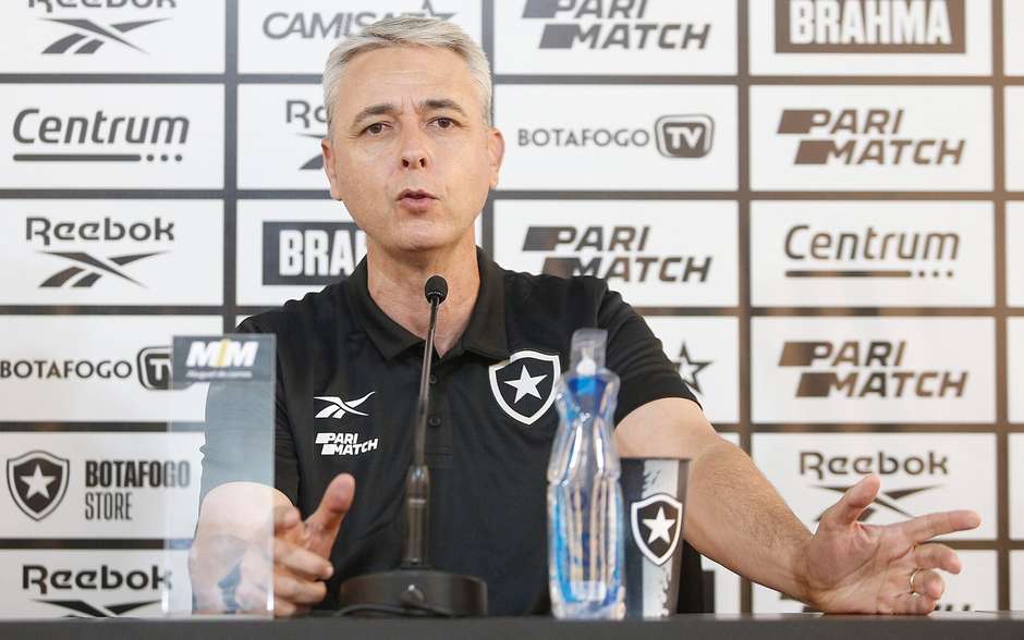 Em 'Acesso Total', diretor do Botafogo revela procura por treinadores  renomados no início da temporada, Botafogo