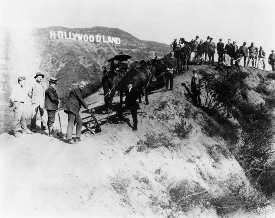 Perto dos 100 anos, letreiro de Hollywood passa por reforma