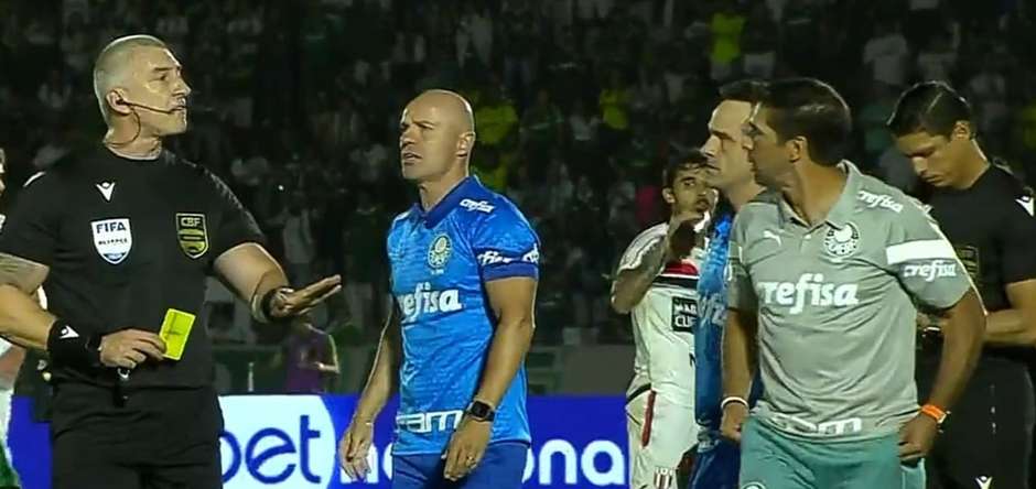 ERROS DE ARBITRAGEM! Daronco criticado por Abel por erros graves em Botafogo x Palmeiras