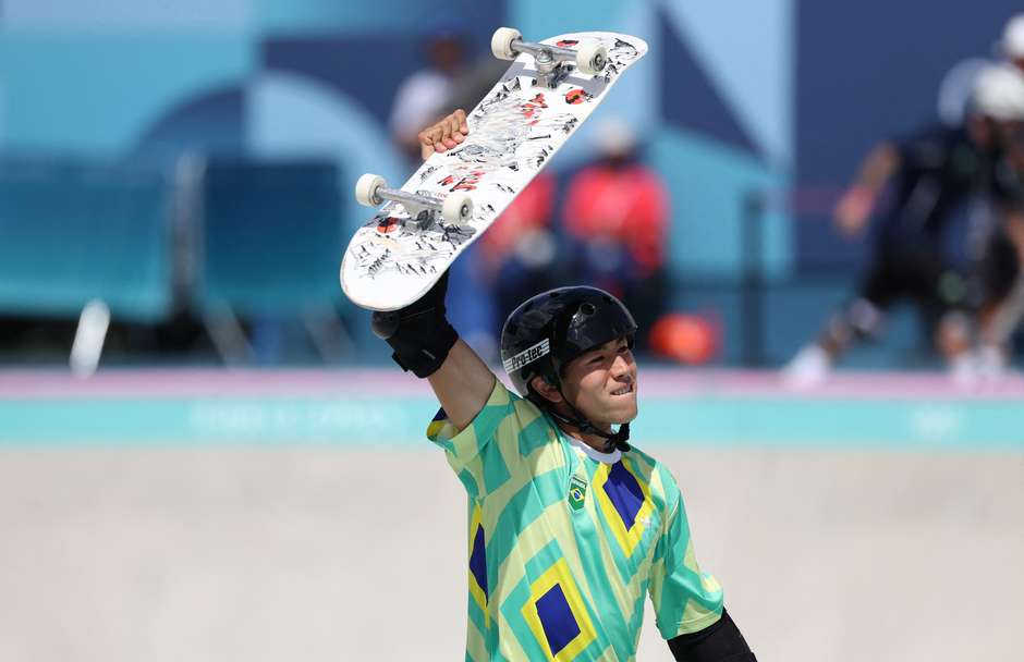 Augusto Akio conquista o bronze no skate park em Paris-2024