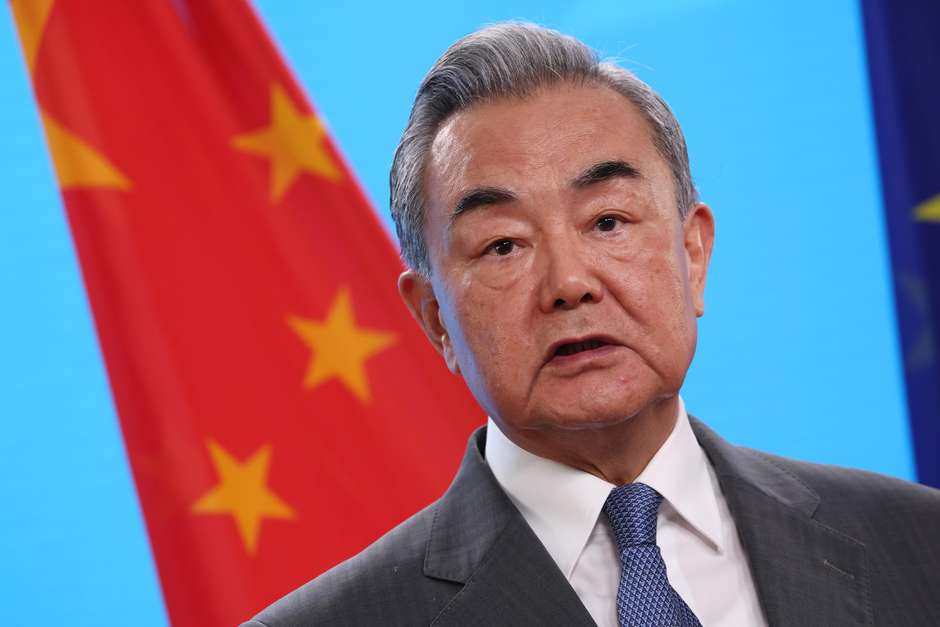 China apoia Brasil contra tarifas e defende soberania e comércio