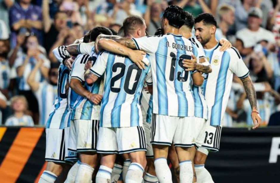Messi volta, marca e Argentina vence Isl&acirc;ndia em &uacute;ltimo teste antes da Copa