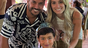 Filho de ex-atacante do Barcelona sofre ataque após usar vestido em festa