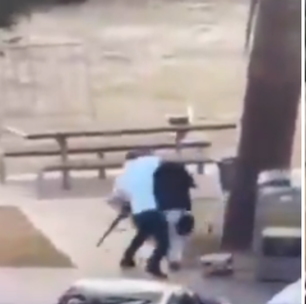 Homem consegue desarmar um dos atiradores em ataque na Austrália