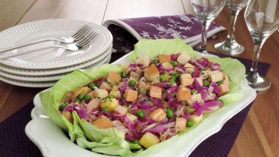 Guia da Cozinha - Salada de repolho roxo agridoce  Foto: Guia da Cozinha