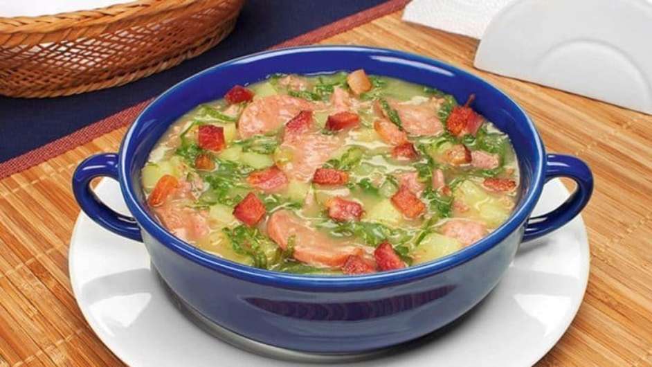 Guia da Cozinha - Caldo verde com calabresa  Foto: Guia da Cozinha