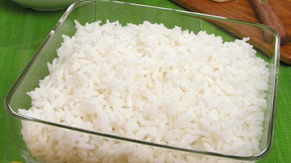 Guia da Cozinha - Veja como fazer arroz branco soltinho  Foto: Guia da Cozinha