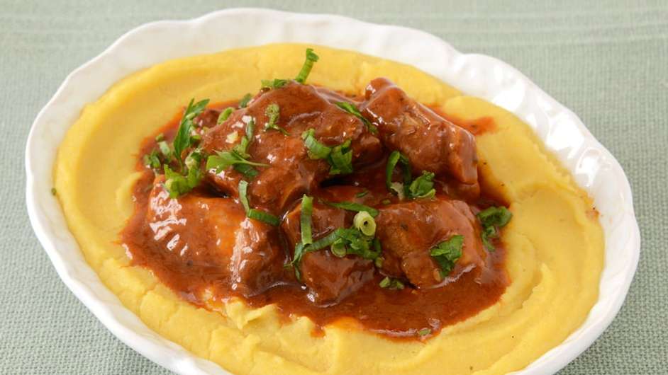 Guia da Cozinha - Polenta cremosa com costelinha suína  Foto: Guia da Cozinha