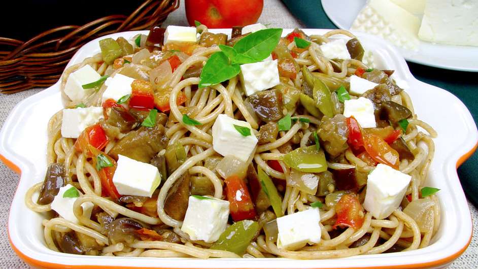 Guia da Cozinha - Segunda Sem Carne: macarrão integral com berinjela  Foto: Guia da Cozinha