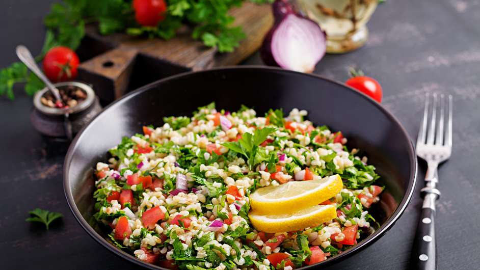 Guia da Cozinha - Tabule tradicional: inove e economize com essa opção de salada  Foto: Guia da Cozinha