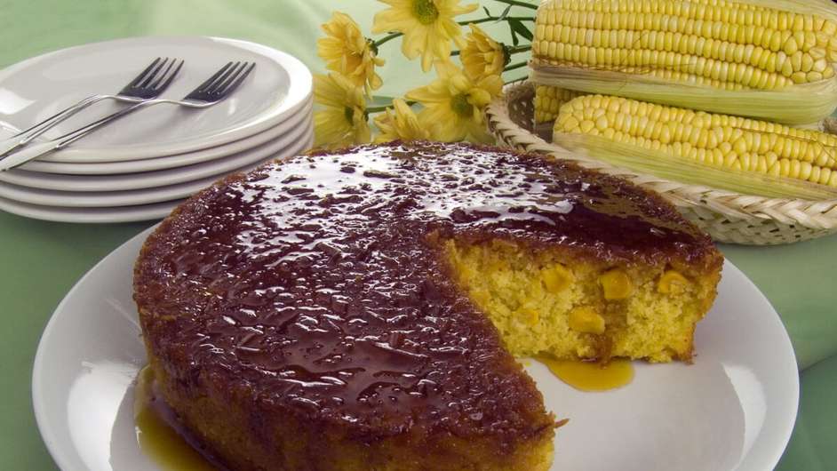 Guia da Cozinha - Bolo de milho com coco queimado  Foto: Guia da Cozinha