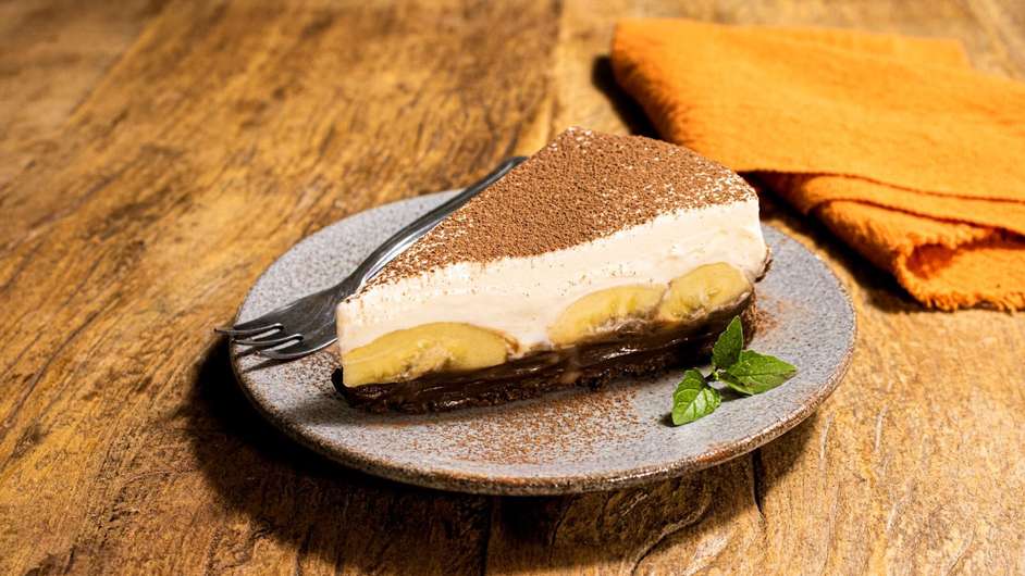 Guia da Cozinha - A banoffee, torta de banana irresistível, ganhou chocolate  Foto: Guia da Cozinha