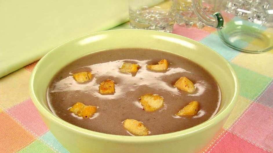 Guia da Cozinha - Creme de feijão fradinho com frango: se aqueça com muito sabor  Foto: Guia da Cozinha