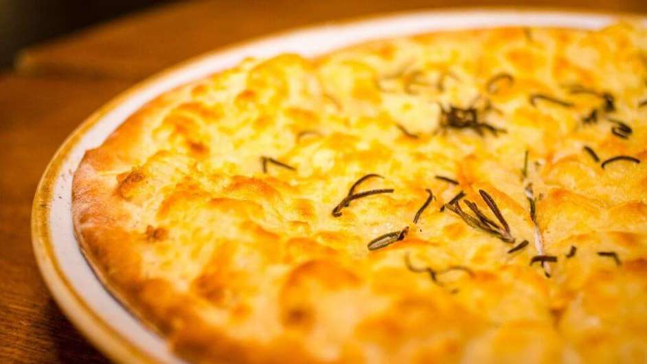 Guia da Cozinha - Aprenda a fazer Focaccia Parmigiana, receita requintada e saborosa  Foto: Guia da Cozinha