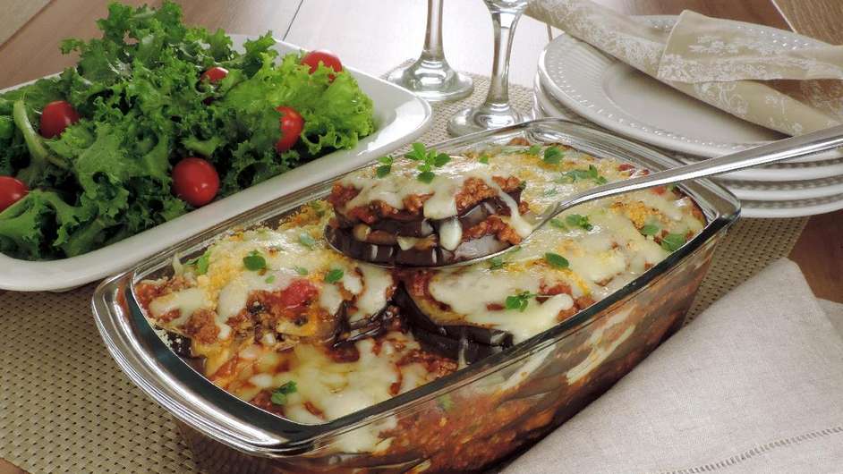 Guia da Cozinha - Que tal uma berinjela gratinada nesta Segunda sem Carne? Experimente!  Foto: Guia da Cozinha