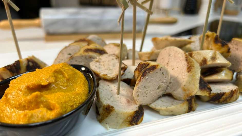 Tábua de salsichão alemão com mostarda caseira  Foto: Giu Giunti - O Melhor Prato