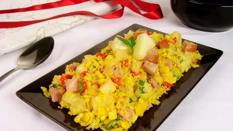 Farofa de tender com abacaxi – Foto: Guia da Cozinha  Foto: Guia da Cozinha