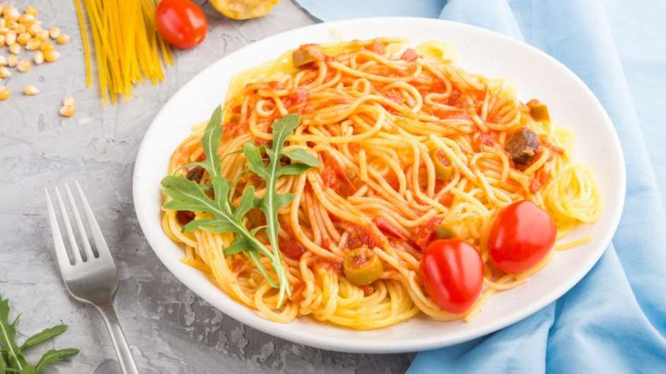 Espaguete com tomate e rúcula  Foto: Guia da Cozinha