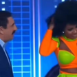 Bailarina do Ratinho pede demissão após 'piada' constrangedora do apresentador