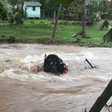SC: homem morre após carro ser engolido pela água devido às fortes chuvas