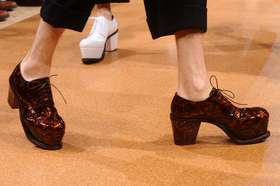 salto alto masculino