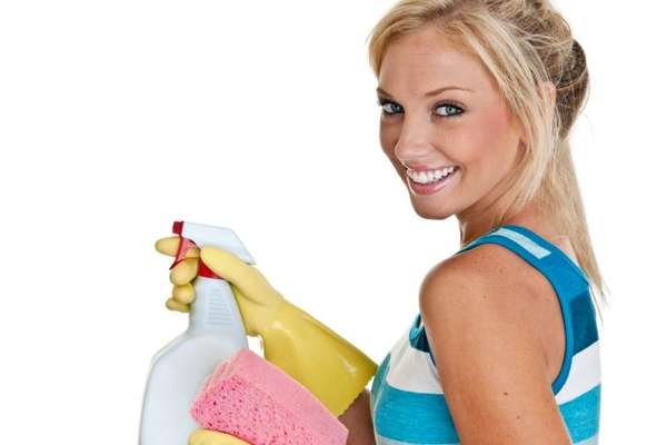 Si eres de las personas que odia las tareas del hogar te tenemos una buena noticia. Puedes quemar calorías y bajar algunos kilos limpiando tu casa, suena bien ¿no? Entérate de cuántas calorías pierdes con diferentes actividades de limpieza.