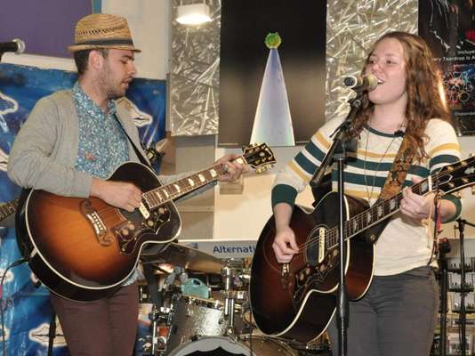De nuevo los hermanos de Jesse & Joy ocupan el primer lugar de esta lista con su tema 'Corre'.