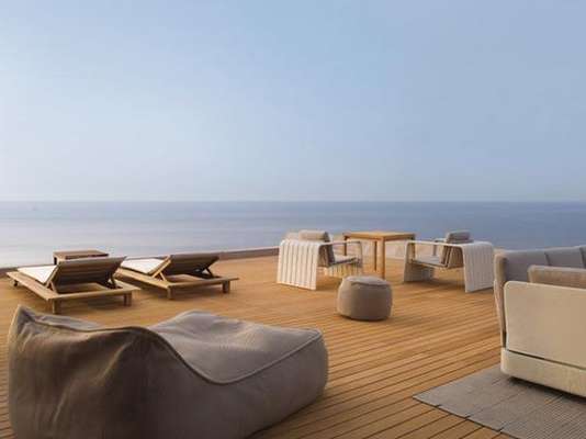 1. La Réserve Ramatuelle, Saint Tropez, Francia. Es un hotel localizado en lo alto de una colina y con paisajes impresionantes. Su característico diseño y la delicia de su champán ayudarán a una atmósfera completamente romántica.