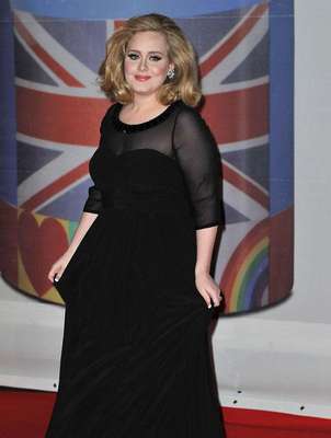 El mes pasado el peso de Adele se convirtió en un tema polémico después de que el diseñador Karl Lagerfeld dijera en público que estaba "un poco gordita". A raíz de esas declaraciones, la cantante expresó que no se deja llevar por presiones externas para mejorar su figura.