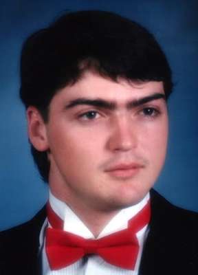 Un grupo de cirujanos de la Universidad de Maryland (EE.UU.) asegura haber realizado el trasplante de cara "más completo" de la historia a Richard Lee Norris, un hombre de 37 años de edad que vivió 15 de ellos con una máscara tras sufrir un accidente con un arma de fuego que le desfiguró el rostro.