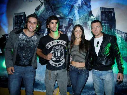 Yidda Eslava, Miguel Arce, Israel Dreyfus y Julián Zucchi de “Combate” en el Avant Premiere de “Battleship”.