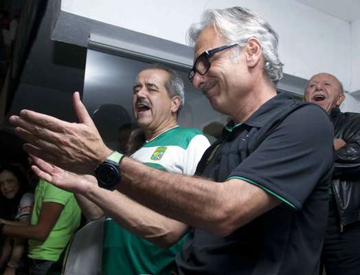 Jesús Martínez, dueño del club León, celebra el ascenso de los "Panzas Verdes".