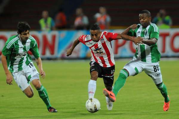 Atlético Nacional regresó al triunfo en el debut de Juan Carlos Osorio, con goles de Mosquera, Rentería y Torres ante el Junior de Barranquilla.