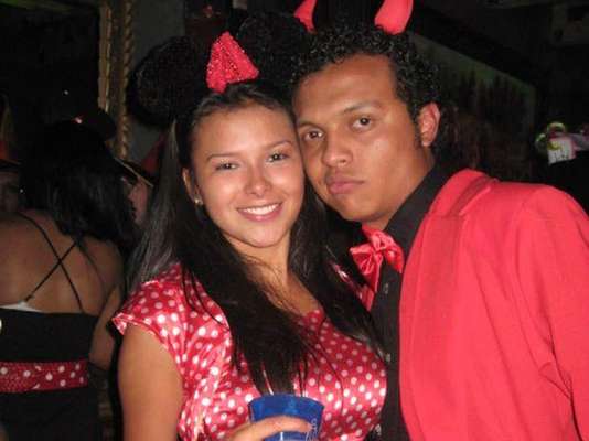 El joven Luis Andrés Colmenares falleció en circunstancias que son materia de investigación la madrugada del 31 de octubre de 2010, tras haber asistido a una fiesta de disfraces en la denominada Zona T de Bogotá. Mientras que la Fiscalía afirma que se trató de un homicidio, Laura Moreno (en la foto) y Jessy Quintero han declarado que fue un accidente.