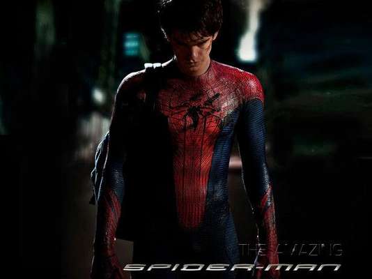 A puertas del estreno de “The Amazing Spider-Man”, crece la expectativa sobre la actuación de Andrew Garfield y si dará la talla en su papel doble como el Hombre Araña y Peter Parker. El actor, que fue nominado al Globo de Oro por su rol en “La Red Social” como el cofundador de Facebook, tendrá que medir fuerzas con Tobey Maguire, quien interpretó al superhéroe arácnido en la primera trilogía. De antemano, con las imágenes que ya se han dado a conocer del film que dirigirá Marc Webb, se puede hacer una comparación entre los intérpretes de Spider-Man. ¿Cuál de los dos es tu preferido?